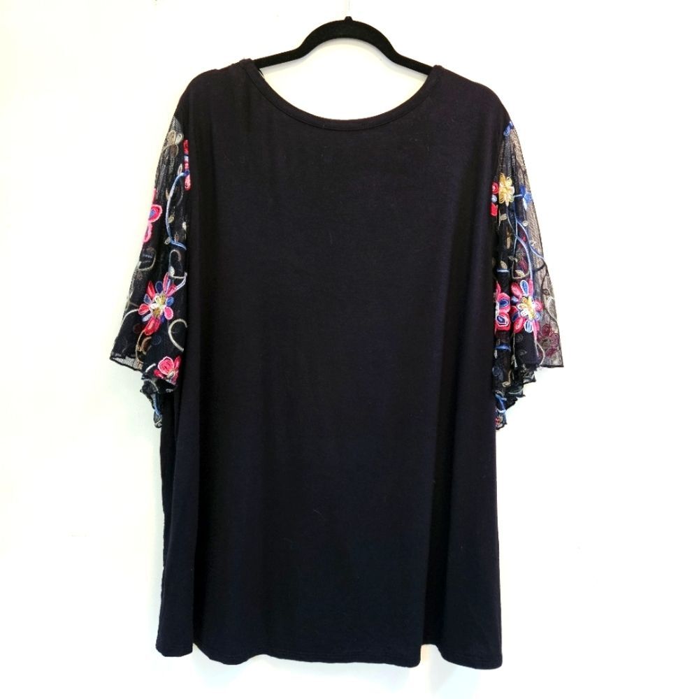 Kim & Cami Top Womens Sz 3X Black Whimsical Embroidered Floral Flutter Sleeves - Picture 2 of 15